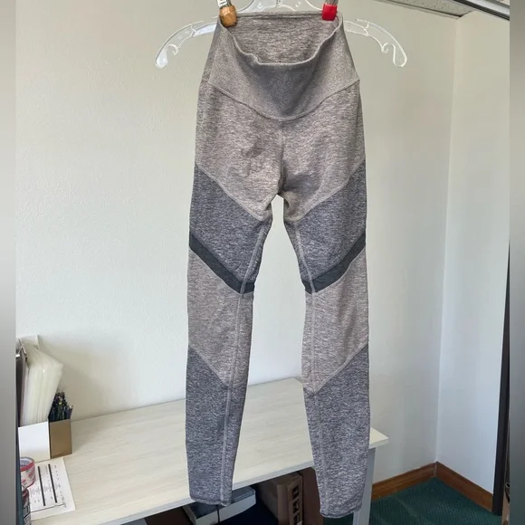 ALO GREY MULTI COLORED LEGGINGS Sz XS - Picture 2 of 6